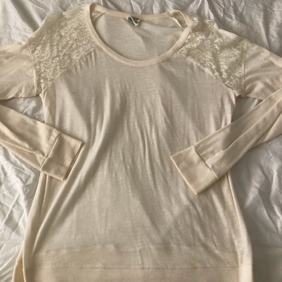 VS PINK Lace Shoulder Tee - Picture 1 of 5